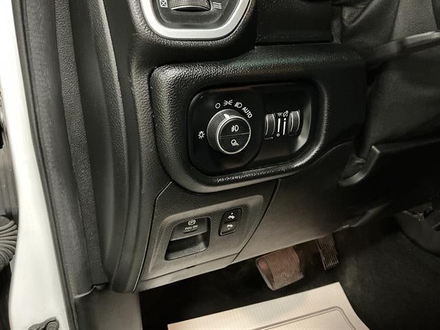 2020 RAM 1500 Big Horn Crew Cab 4x4 5'7" Box