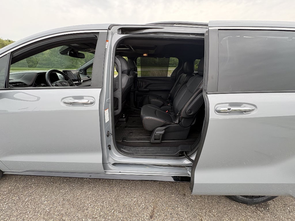 2023 Toyota Sienna XSE 7-Passenger