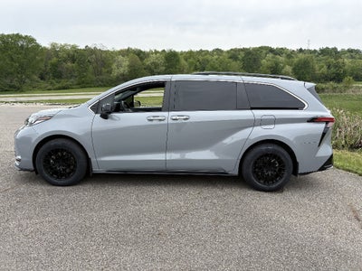 2023 Toyota Sienna XSE 7-Passenger