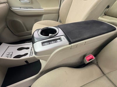 2014 Toyota Prius v Two