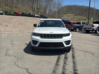 2023 Jeep Grand Cherokee Laredo 4x4