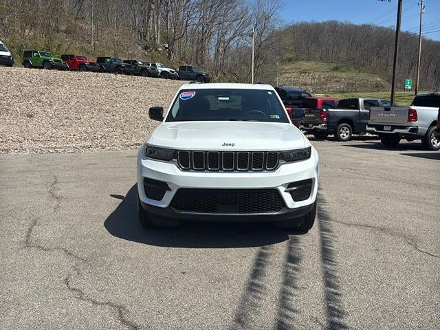 2023 Jeep Grand Cherokee Laredo 4x4