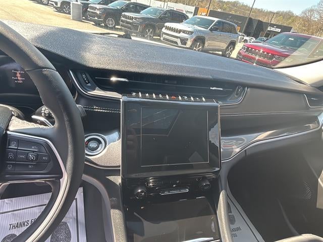 2023 Jeep Grand Cherokee Laredo 4x4