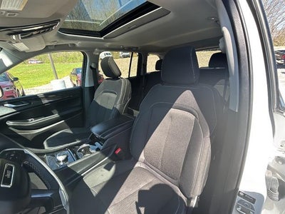 2023 Jeep Grand Cherokee Laredo 4x4