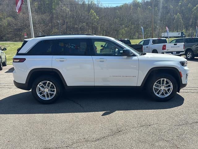 2023 Jeep Grand Cherokee Laredo 4x4