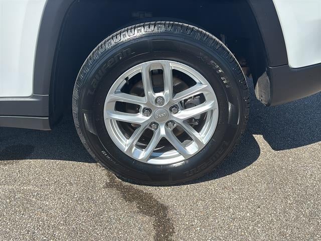 2023 Jeep Grand Cherokee Laredo 4x4