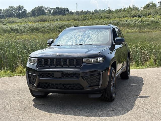 2027 Jeep Grand Cherokee Laredo Altitude