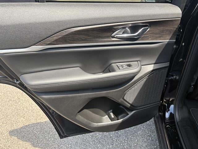 2027 Jeep Grand Cherokee Laredo Altitude