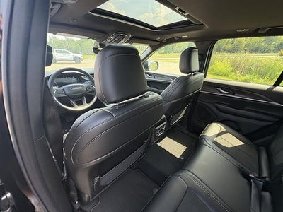 2027 Jeep Grand Cherokee Laredo Altitude