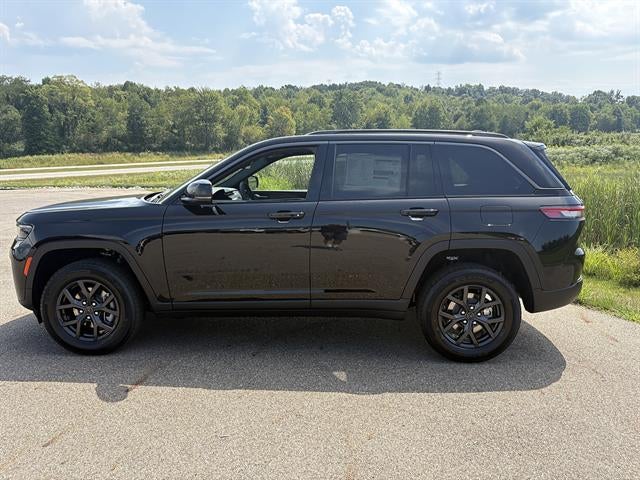 2027 Jeep Grand Cherokee Laredo Altitude