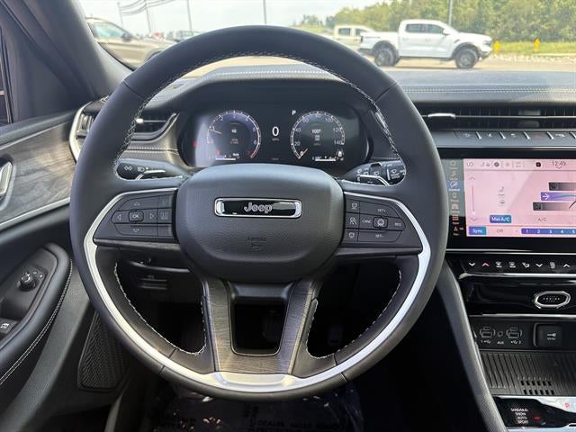 2027 Jeep Grand Cherokee Laredo Altitude