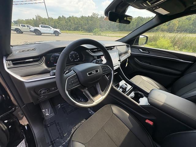 2027 Jeep Grand Cherokee Laredo Altitude