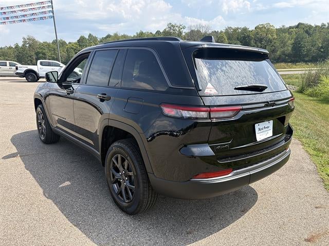2027 Jeep Grand Cherokee Laredo Altitude