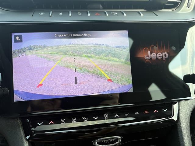 2027 Jeep Grand Cherokee Laredo Altitude