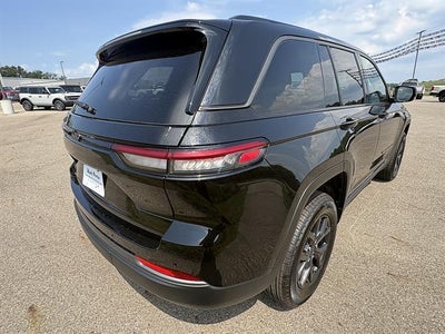 2027 Jeep Grand Cherokee Laredo Altitude