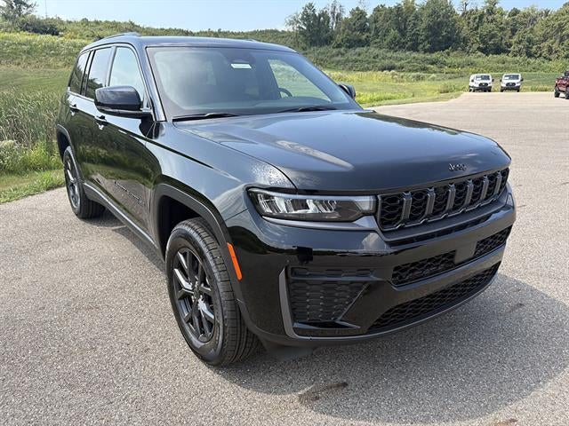 2027 Jeep Grand Cherokee Laredo Altitude