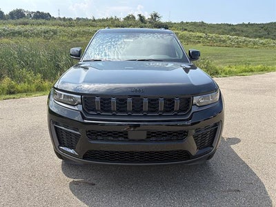 2027 Jeep Grand Cherokee Laredo Altitude