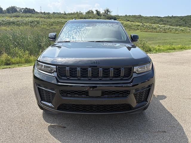 2027 Jeep Grand Cherokee Laredo Altitude