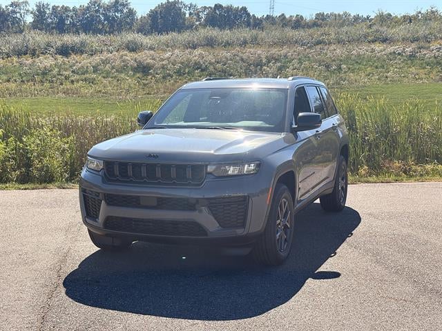 2027 Jeep Grand Cherokee Laredo Altitude