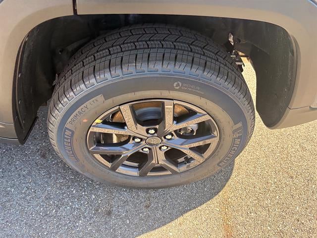 2027 Jeep Grand Cherokee Laredo Altitude