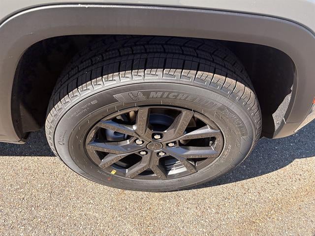 2027 Jeep Grand Cherokee Laredo Altitude