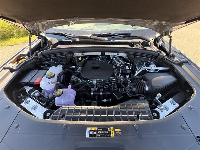2027 Jeep Grand Cherokee Laredo Altitude
