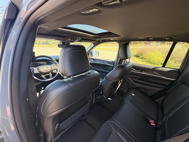 2027 Jeep Grand Cherokee Laredo Altitude