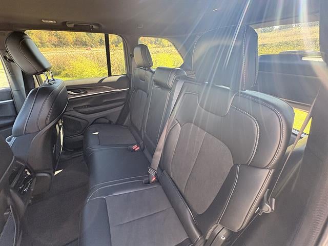 2027 Jeep Grand Cherokee Laredo Altitude