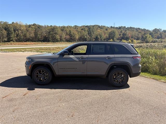 2027 Jeep Grand Cherokee Laredo Altitude