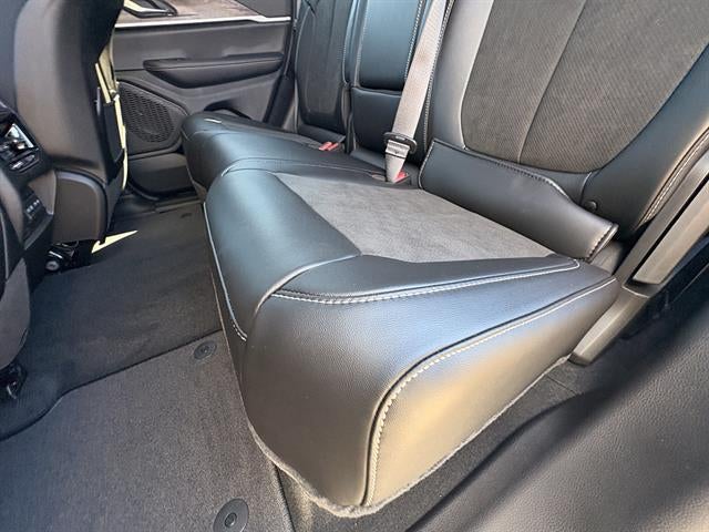 2027 Jeep Grand Cherokee Laredo Altitude
