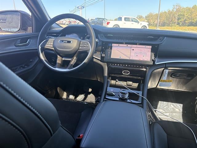 2027 Jeep Grand Cherokee Laredo Altitude