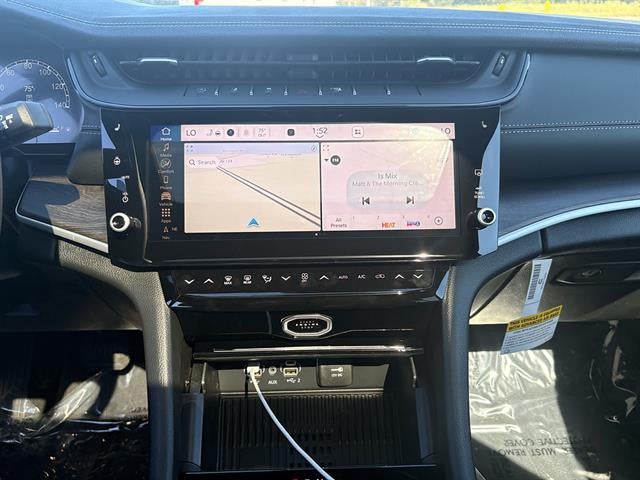 2027 Jeep Grand Cherokee Laredo Altitude