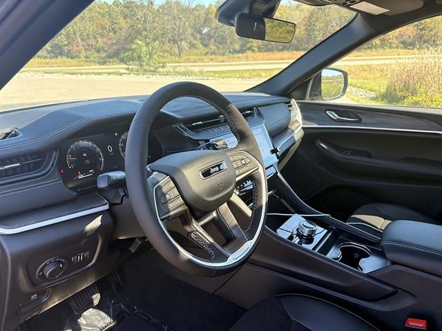 2027 Jeep Grand Cherokee Laredo Altitude