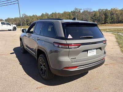 2027 Jeep Grand Cherokee Laredo Altitude