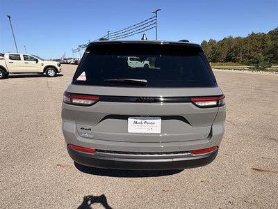 2027 Jeep Grand Cherokee Laredo Altitude