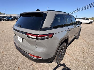 2027 Jeep Grand Cherokee Laredo Altitude