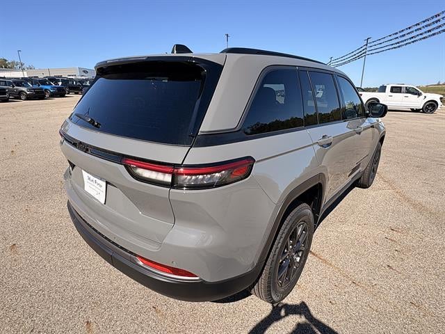 2027 Jeep Grand Cherokee Laredo Altitude