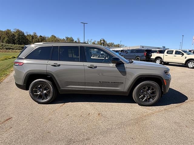 2027 Jeep Grand Cherokee Laredo Altitude