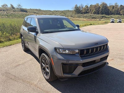2027 Jeep Grand Cherokee Laredo Altitude