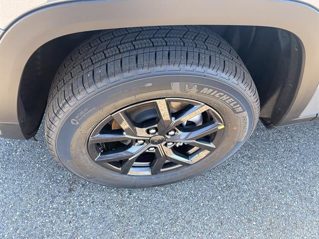 2027 Jeep Grand Cherokee Laredo Altitude