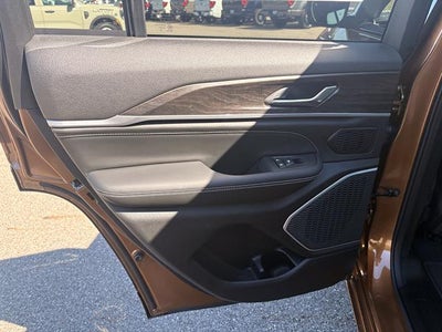 2027 Jeep Grand Cherokee Limited Reserve