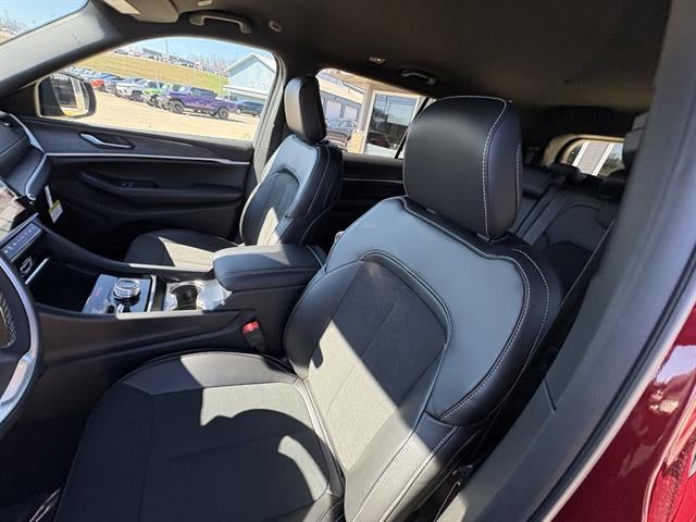2026 Jeep Grand Cherokee L Altitude 4x4