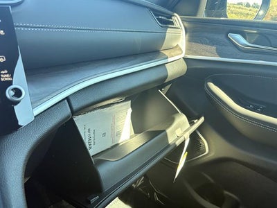2027 Jeep Grand Cherokee L Limited Reserve