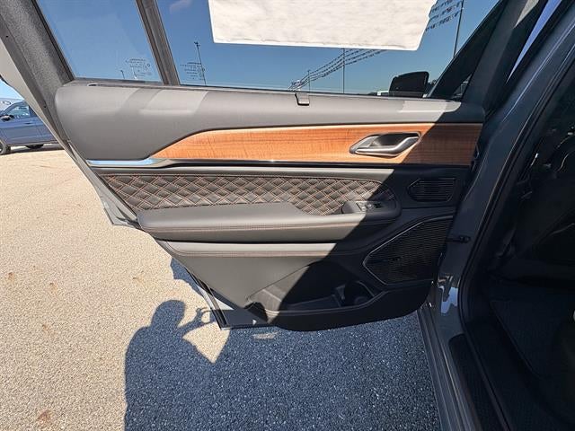 2027 Jeep Grand Cherokee L Summit