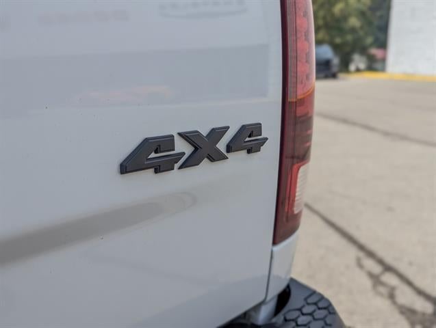 2021 RAM 1500 Classic SLT 4x4 Crew Cab 5'7" Box