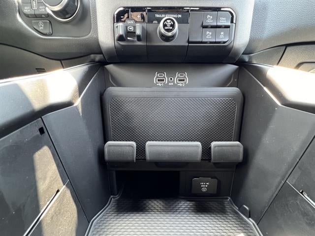 2025 RAM 1500 Big Horn 4x4 Crew Cab 5'7" Box