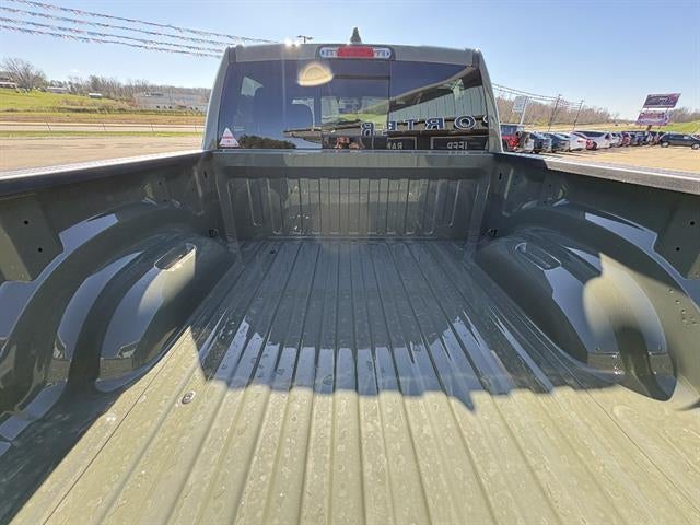 2026 RAM 1500 Express Crew Cab 4x4 5'7" Box