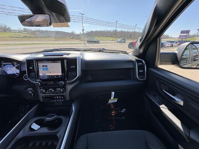 2026 RAM 1500 Express Crew Cab 4x4 5'7" Box