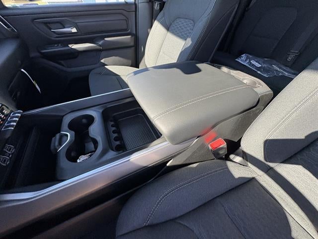2026 RAM 1500 Express Crew Cab 4x4 5'7" Box