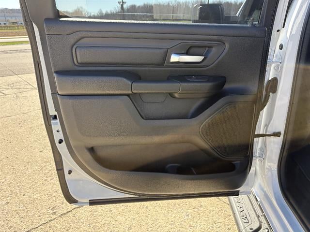 2026 RAM 1500 Express Crew Cab 4x4 5'7" Box